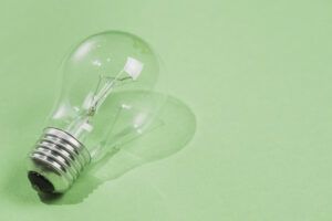 W66NdyHjCNCtPtFkW oK4p3MS5Po transparent light bulb green background